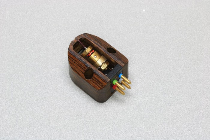 Charisma Audio Reference 2 Moving Coil Cartridge Close Up