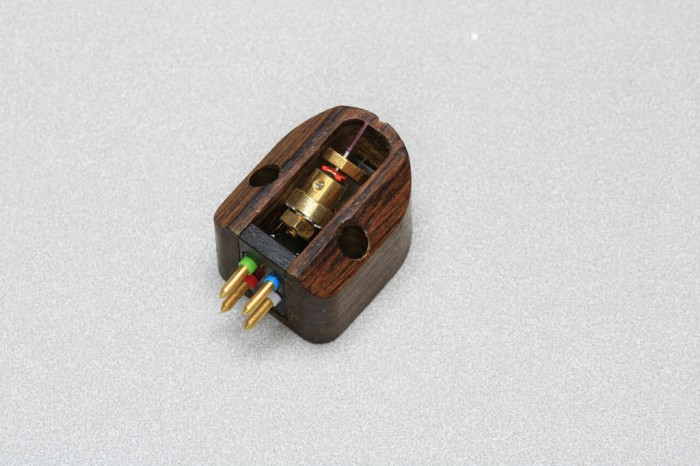 Charisma Audio Reference Two Moving Coil Cartridge
